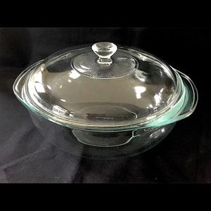 Pyrex bowl with lid.